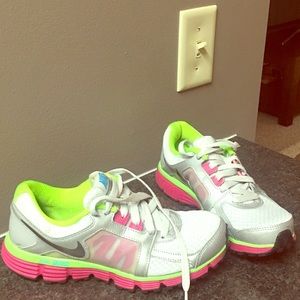 Women’s NIKE Dual Fusion Sneakers
